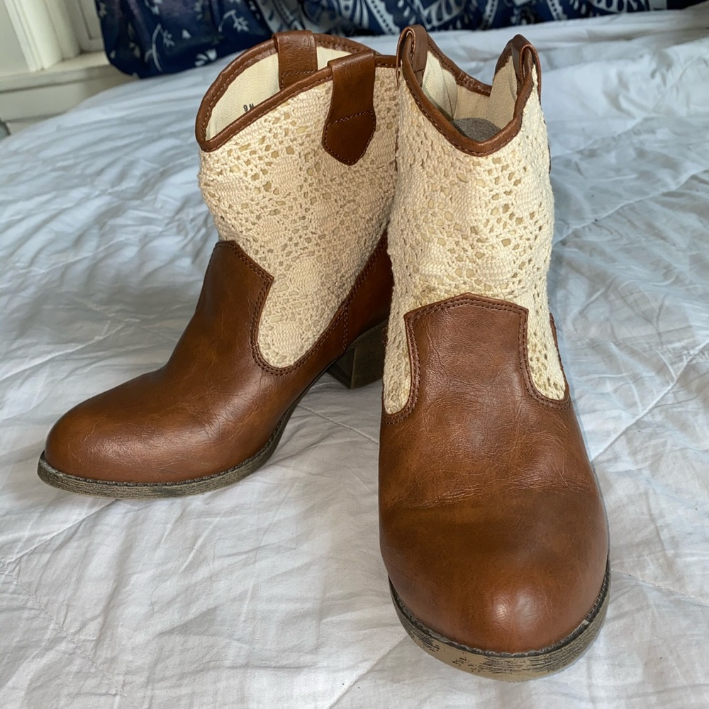Mudd lace boots Women’s size 9 1/2
